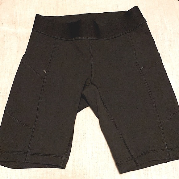 (SOLD) LULULEMON bike shorts. - Picture 3 of 8